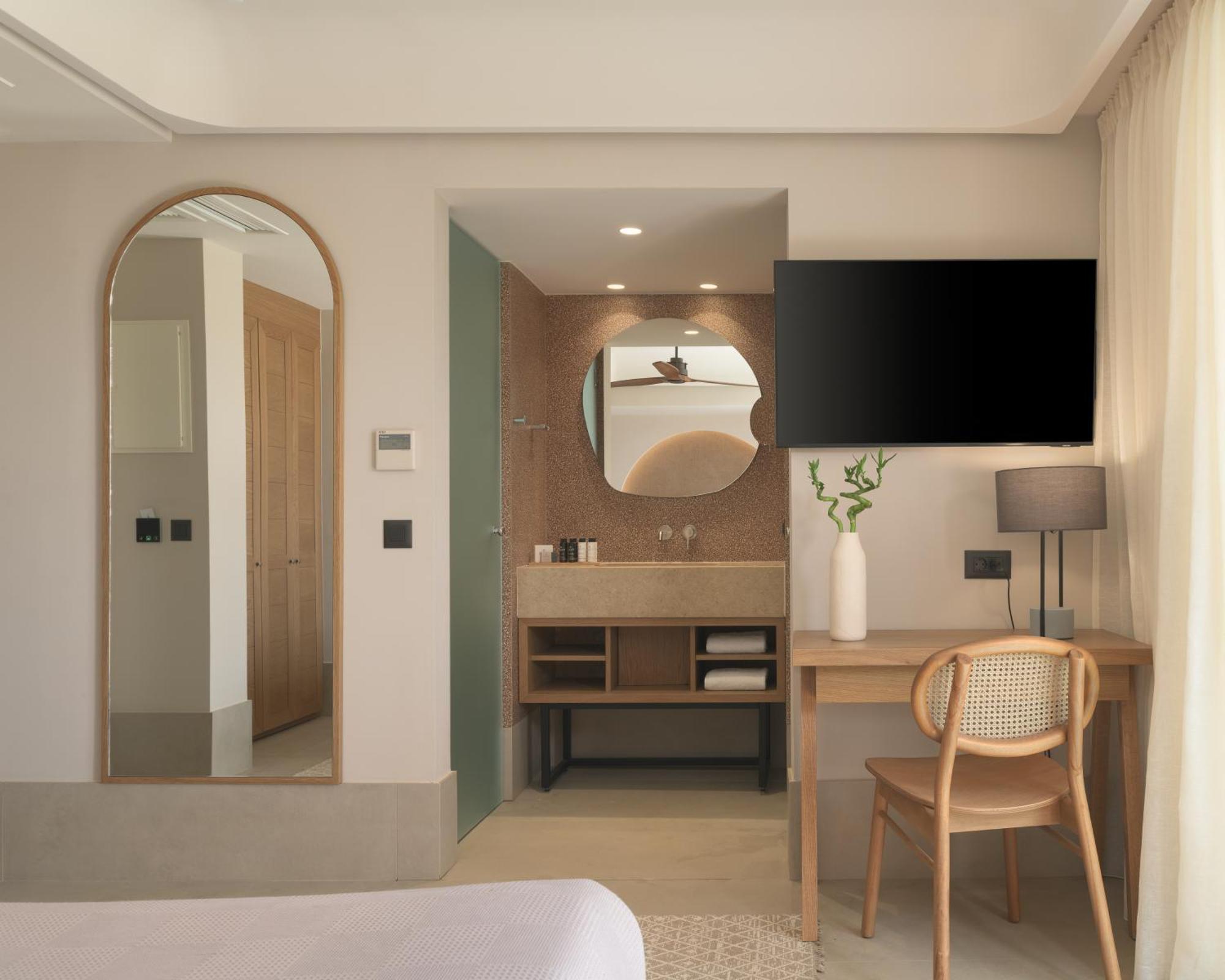 Paralos Venus Adults Only 5*