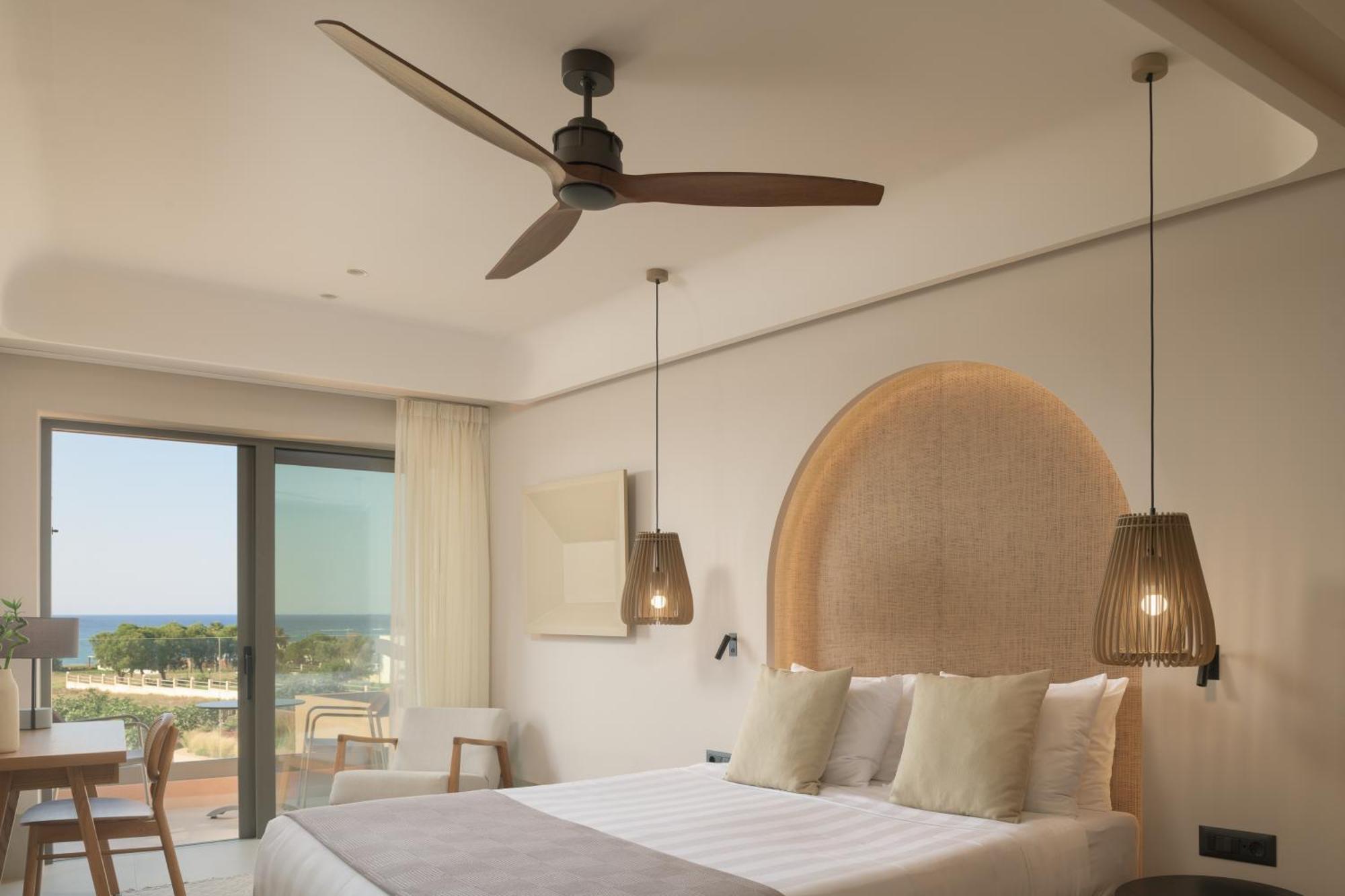 Paralos Venus Adults Only 5*