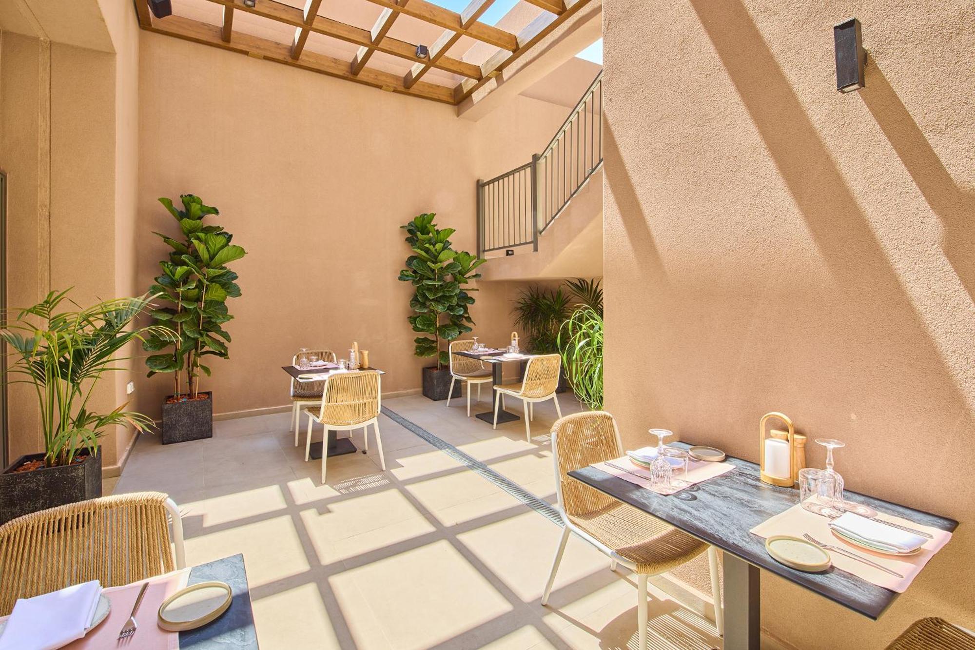 Paralos Venus Adults Only 5*